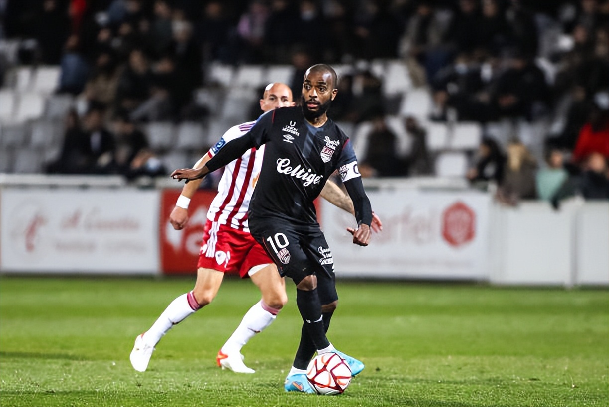 巴黎FC主场战胜第戎,保持领先优势 巴黎FC主场战胜第戎,保持领先优势