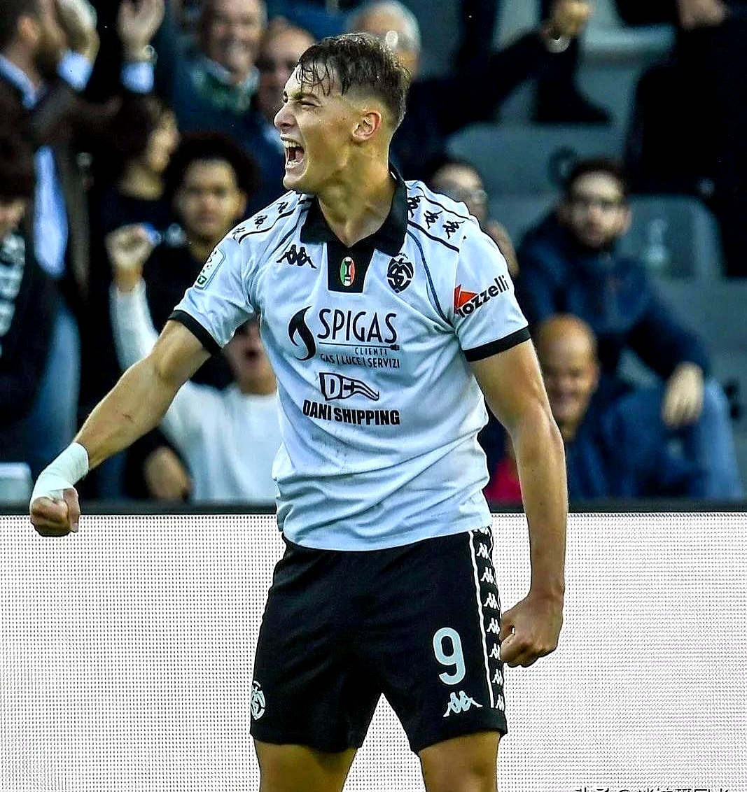 联赛排名下滑,球队主力前锋久违复出复活奇迹的简单介绍 联赛排名下滑,球队主力前锋久违复出复活奇迹的简单介绍