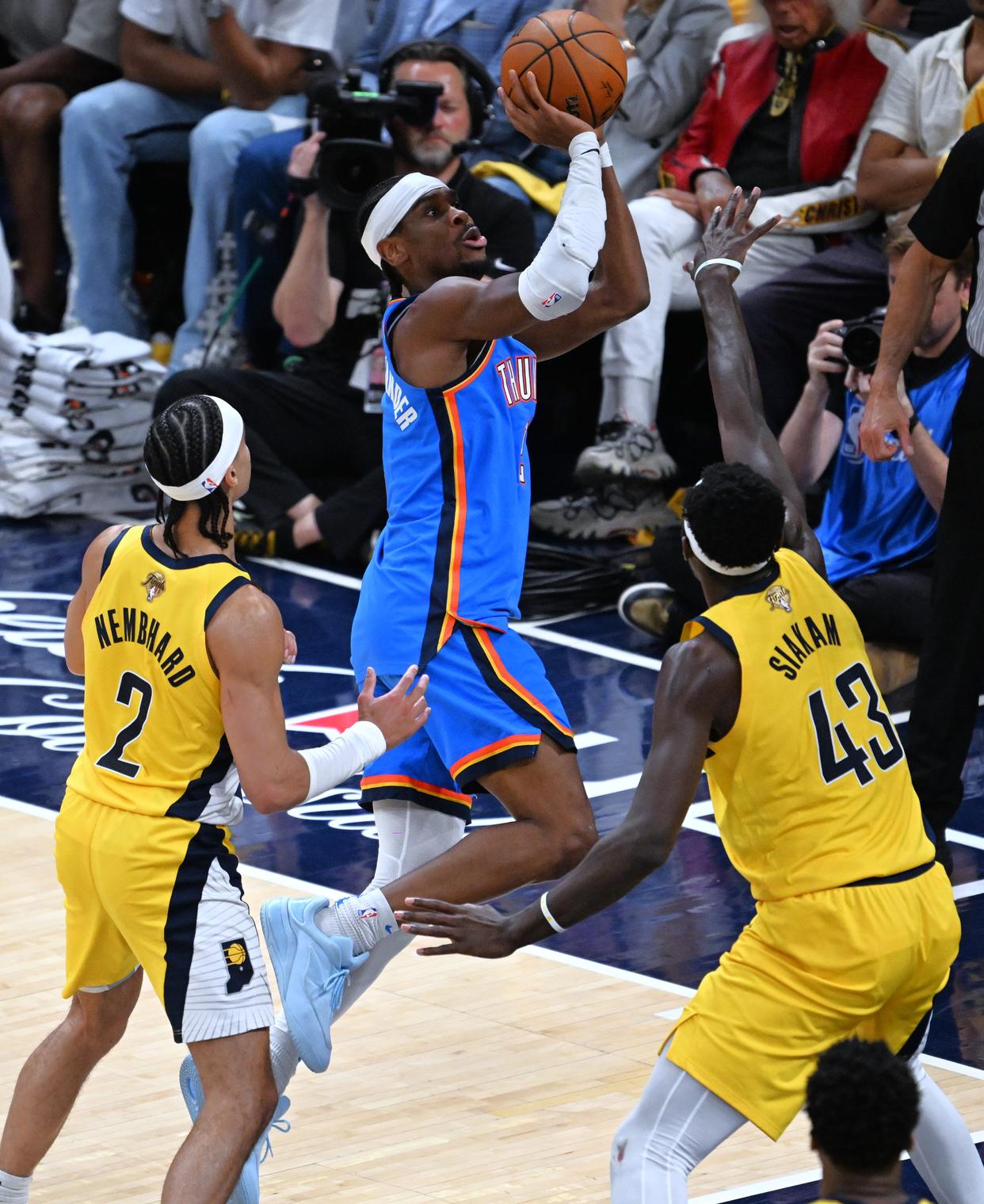 雷火电竞网站-勇士轻取76人，福克斯统治全场