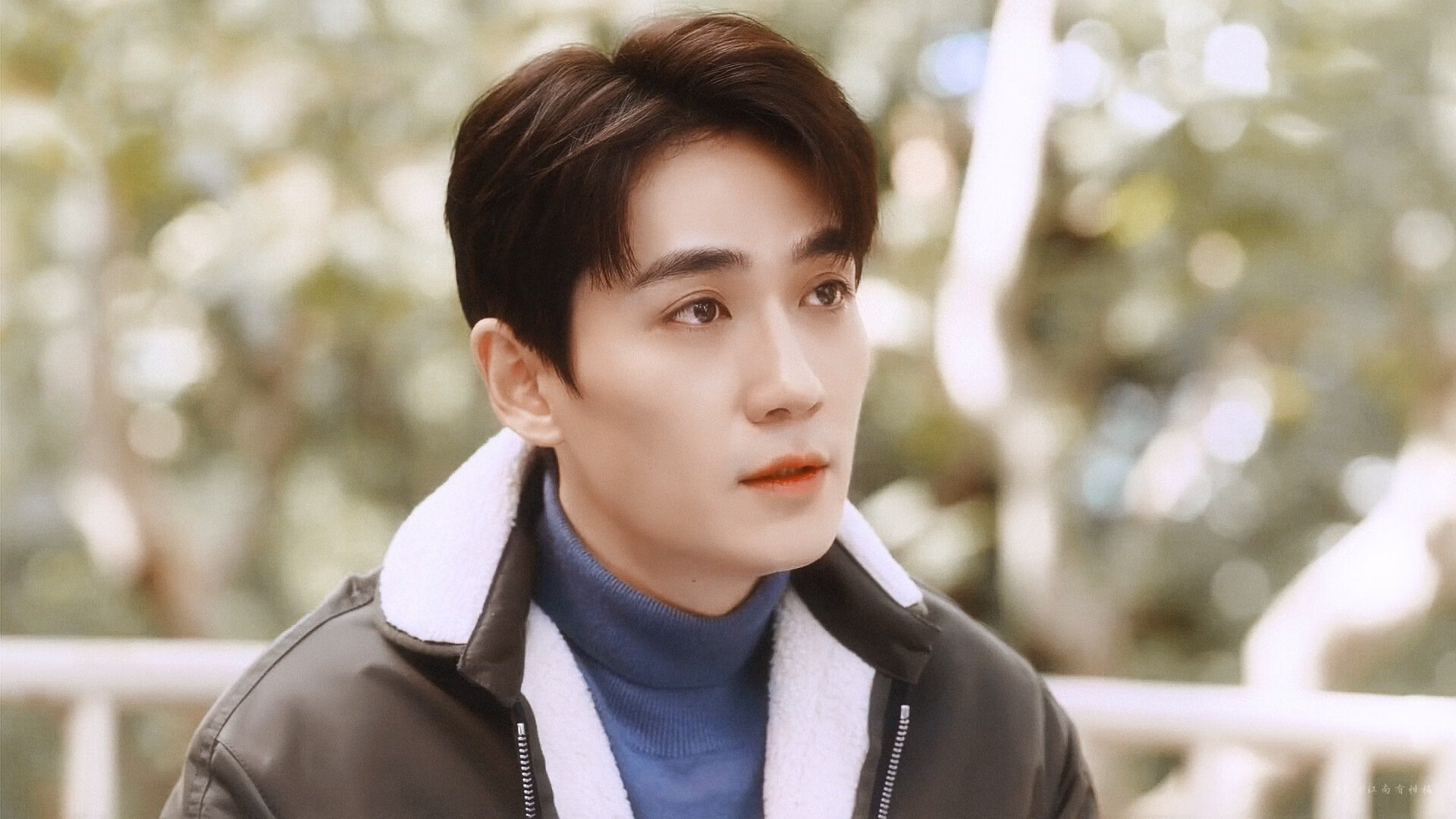 终点线前，终场哨响，当赛道争锋遇上球场绝杀